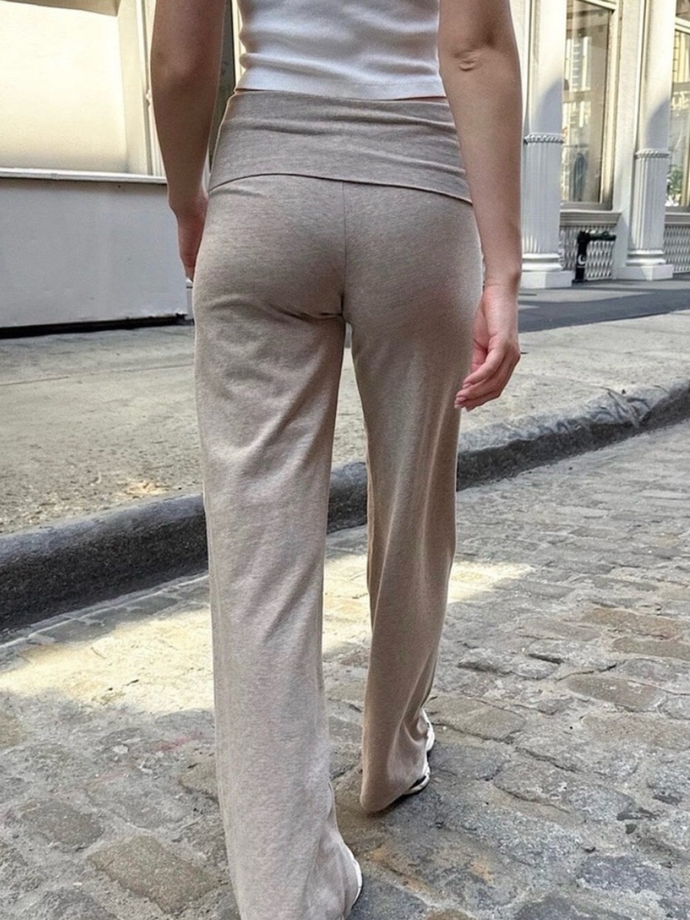Brandy Melville Priscilla Pants - Picture 2 of 4